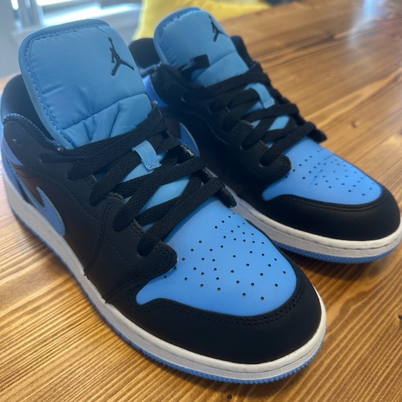 Jordan 1 Low - Picture 4 of 9